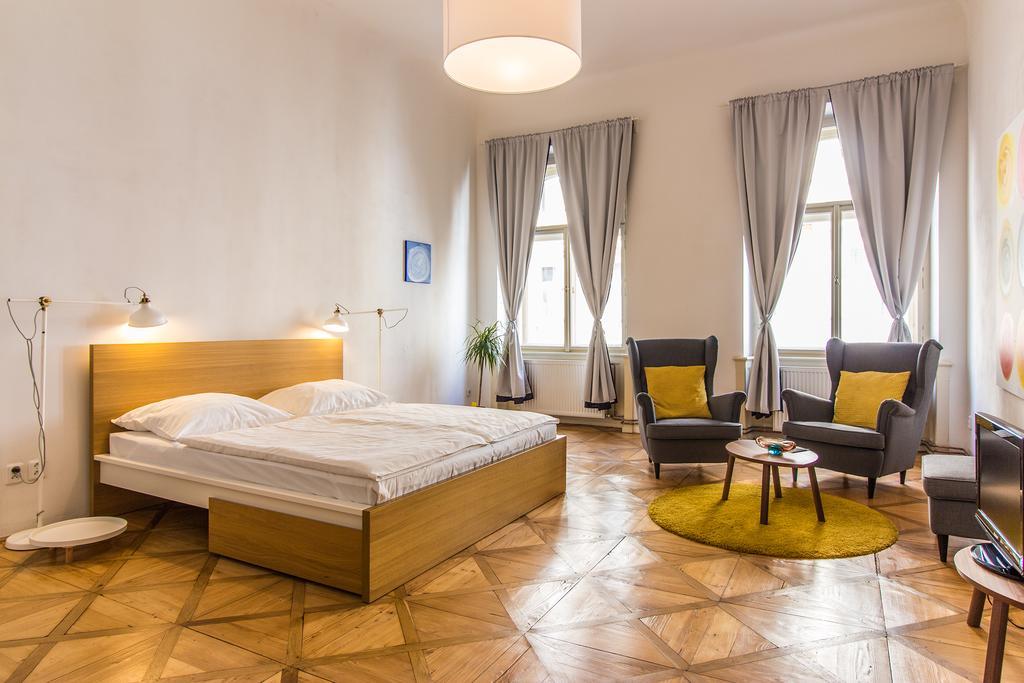 Mighty Prague Apartments Truhlarska Bagian luar foto